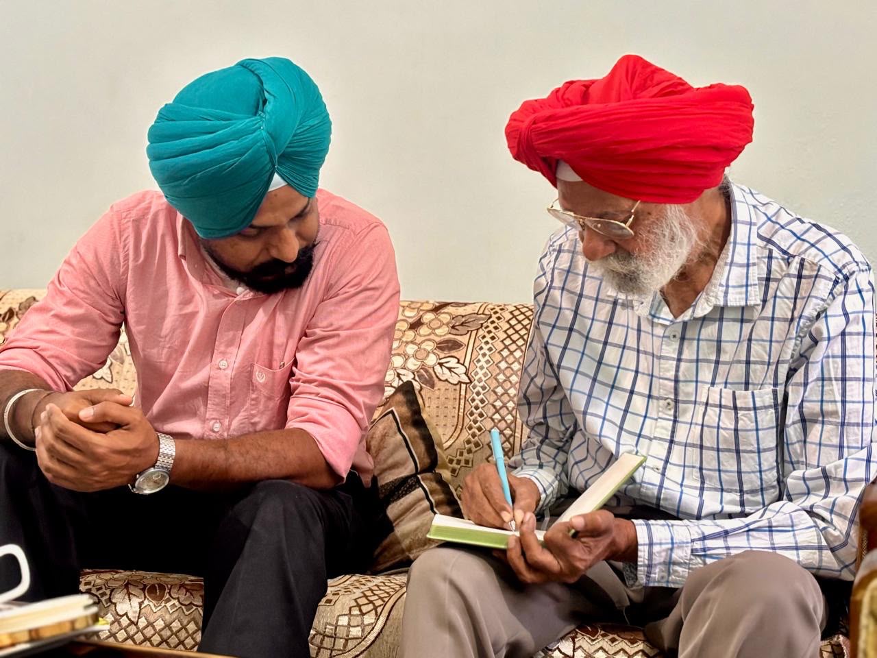 ਪੁਸਤਕ ਦਸਤਖ਼ਤ ਸਮਾਗਮ