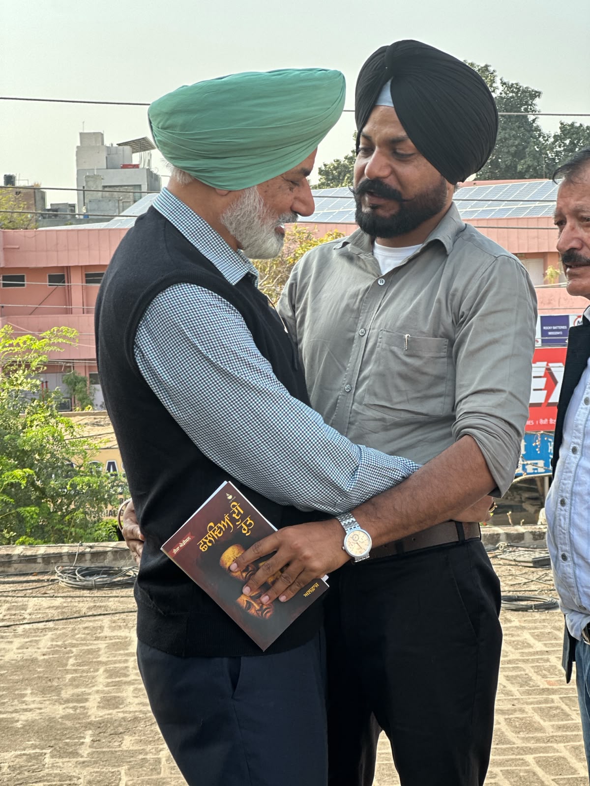 ਸੀਨੀਅਰ ਲੇਖਕ ਨਾਲ